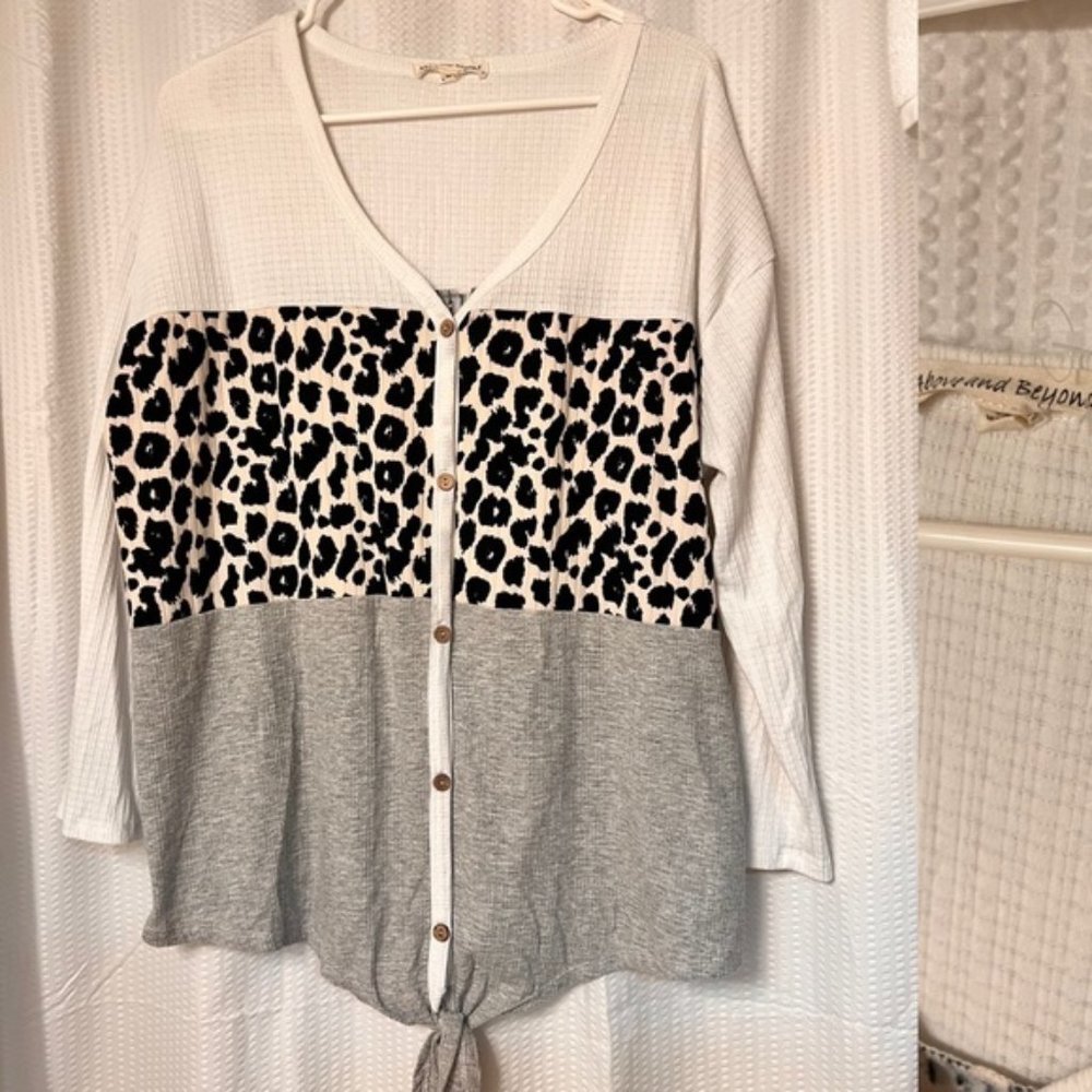 Above and Beyond Size 2x blouse
